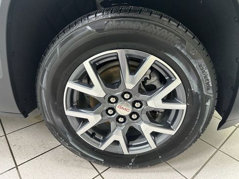 Certified 2023 GMC Acadia SLT image 13