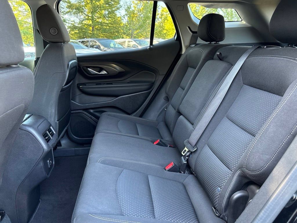 Used 2024 GMC Terrain SLE FWD image 15