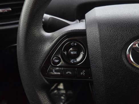 Used 2021 Toyota Prius LE image 20