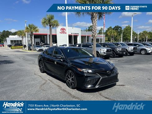 Used 2023 Toyota Camry SE FWD image 1