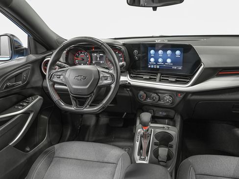 Used 2025 Chevrolet Trax RS w/ Driver Confidence Package FWD image 28