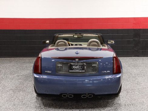 Used 2005 Cadillac XLR RWD image 30