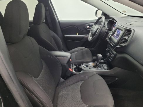 Used 2019 Jeep Cherokee Latitude w/ Popular Appearance Group image 21