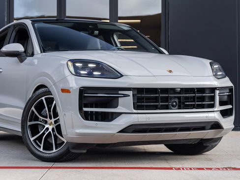Certified 2024 Porsche Cayenne Coupe AWD/4WD image 9