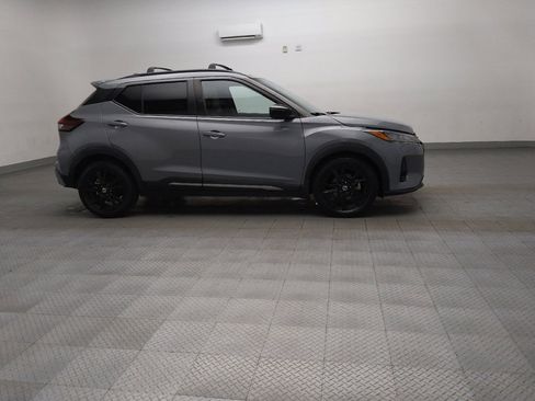 Used 2021 Nissan Kicks SR w/ SR Premium Package FWD image 11