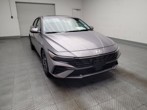 Used 2025 Hyundai Elantra SEL image 14