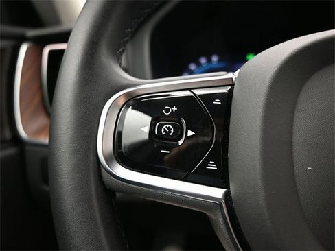 Used 2023 Volvo XC60 B5 Ultimate w/ Climate Package image 25