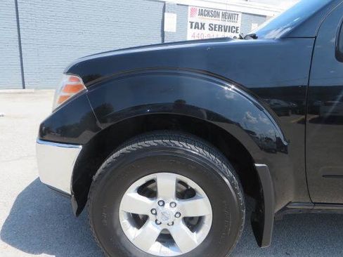 Used 2010 Nissan Frontier SE w/ SE Value Truck Pkg AWD/4WD image 25