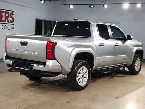 Certified 2025 Toyota Tacoma SR5 AWD/4WD image 7