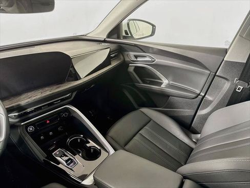 Certified 2025 Audi Q5 Premium w/ Convenience Package AWD/4WD image 23