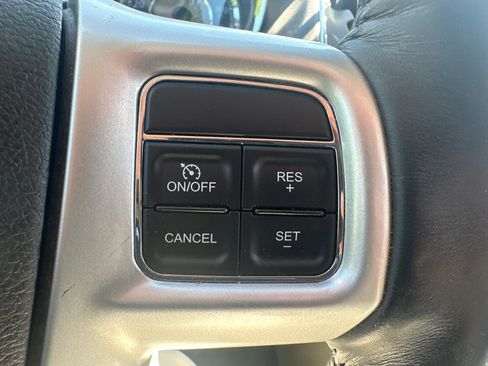 Used 2016 Chrysler Town & Country Touring-L w/ Driver Convenience Group FWD image 22