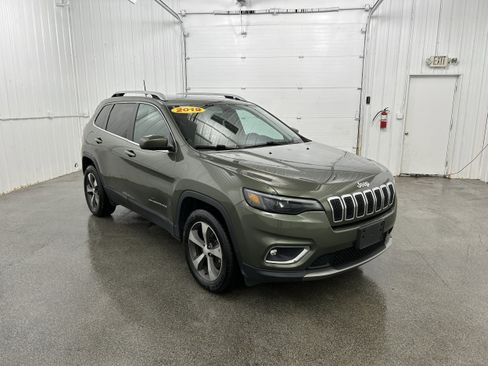 Used 2019 Jeep Cherokee Limited AWD/4WD image 2