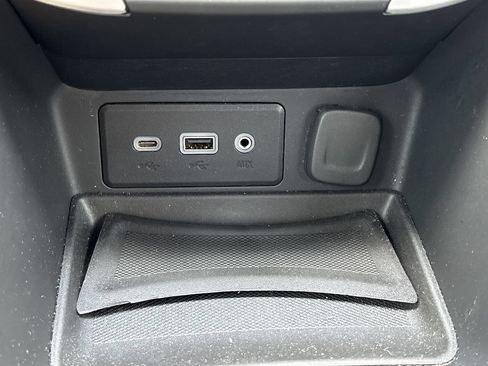 Used 2024 GMC Terrain SLE FWD image 9