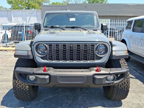 Used 2025 Jeep Wrangler Unlimited Rubicon AWD/4WD image 2