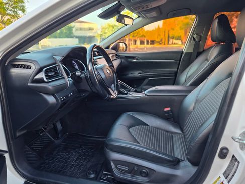 Used 2019 Toyota Camry SE FWD image 15