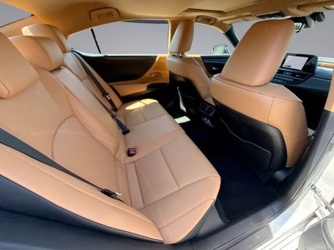 Used 2025 Lexus ES 350 w/ Premium Package FWD image 17