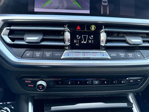 Used 2021 BMW 330i xDrive Sedan w/ Convenience Package image 17