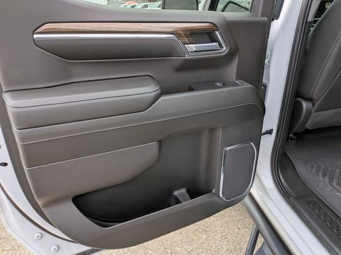 Used 2024 Chevrolet Silverado 1500 LT Trail Boss w/ LT Trail Boss Premium Package image 14