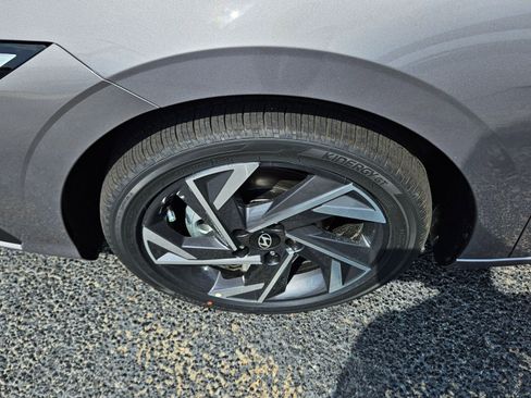 New 2025 Hyundai Elantra SEL FWD image 16
