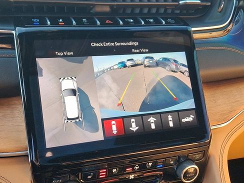 Used 2023 Jeep Grand Cherokee Summit image 19