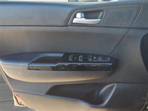 Used 2022 Kia Sportage EX image 17