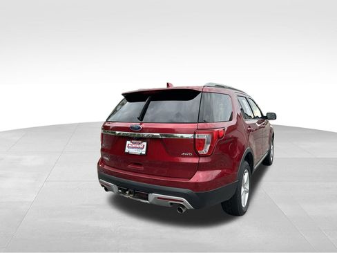 Used 2017 Ford Explorer XLT w/ Equipment Group 202A AWD/4WD image 6