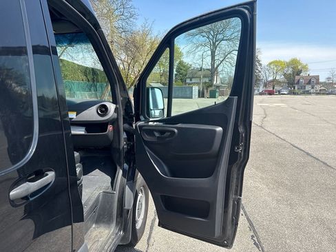 Used 2020 Mercedes-Benz Sprinter 2500 image 19