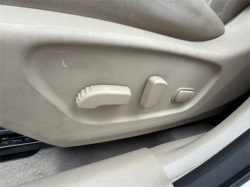 Used 2015 Nissan Rogue SL w/ SL Premium Package image 25