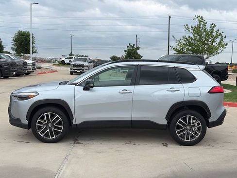 Used 2026 Toyota Corolla Cross XLE image 6