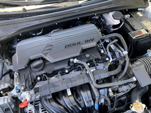 Used 2024 Hyundai Elantra SEL FWD image 31