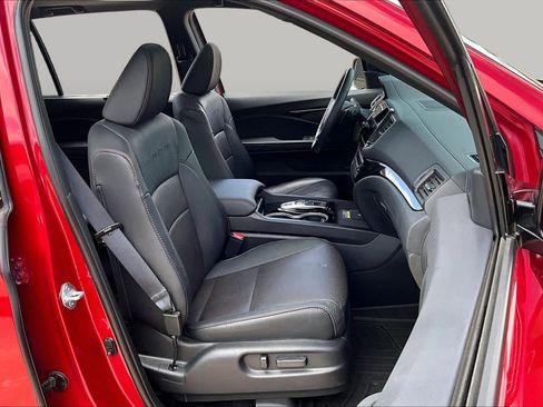 Used 2025 Honda Passport Black Edition image 9