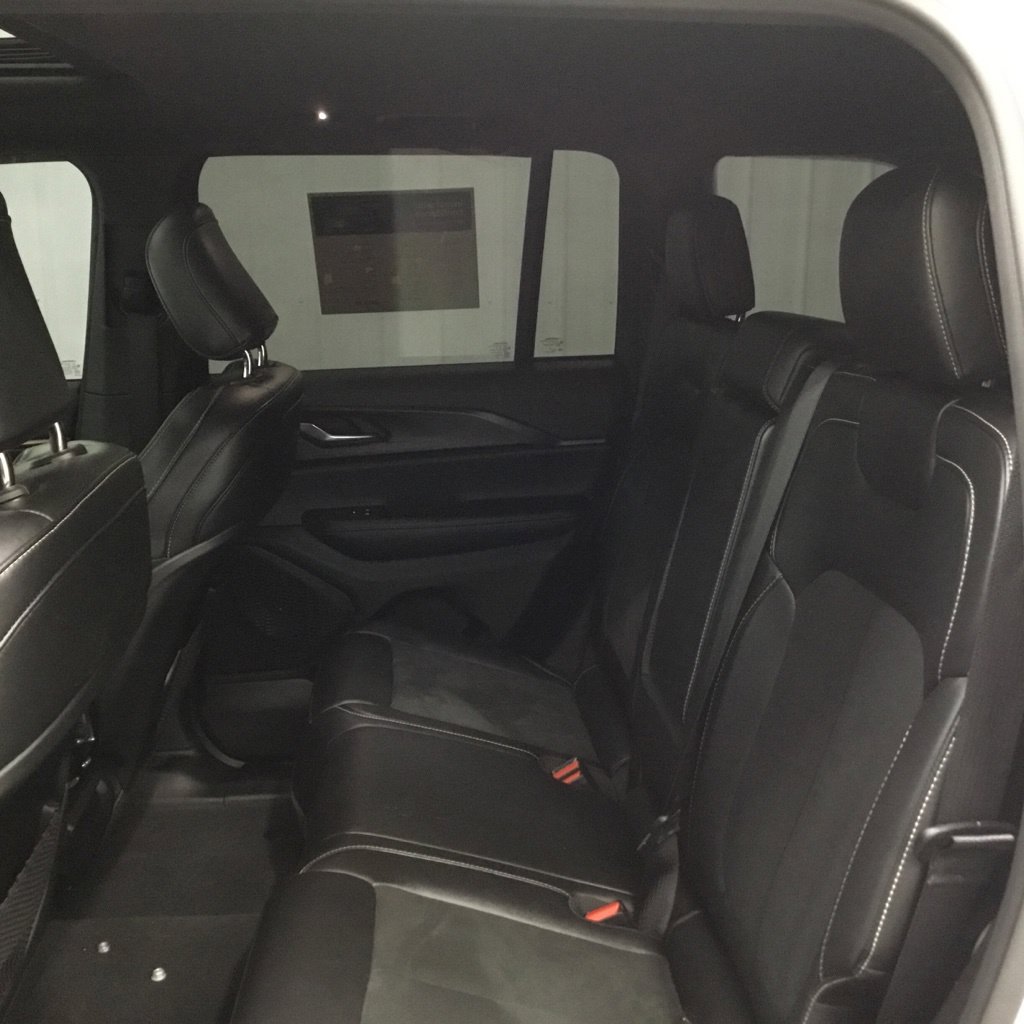 Used 2025 Jeep Grand Cherokee Altitude AWD/4WD image 20