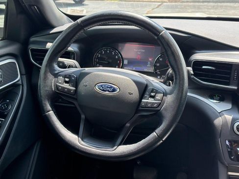 Used 2020 Ford Explorer XLT w/ Equipment Group 202A AWD/4WD image 13