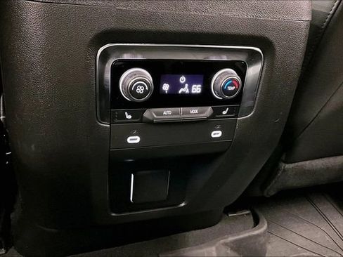 Used 2024 Chevrolet Suburban High Country image 34