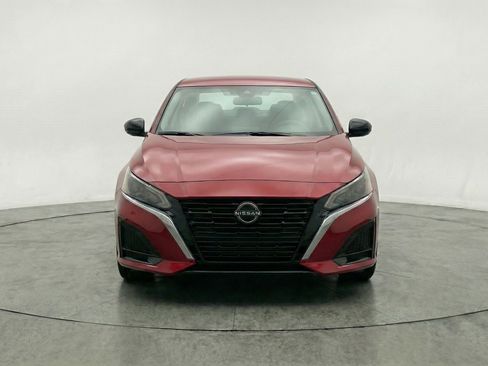 Used 2025 Nissan Altima 2.5 SV image 2