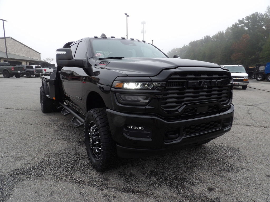 Used 2025 RAM 3500 Big Horn AWD/4WD image 11
