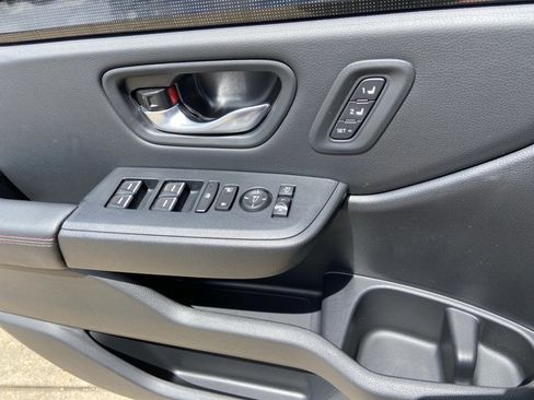 Used 2025 Honda Pilot Black Edition image 23