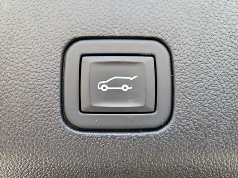 Used 2024 Chevrolet Suburban LT image 9