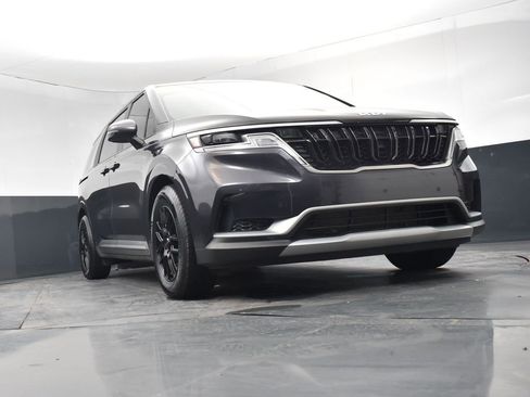 Certified 2024 Kia Carnival LX image 29