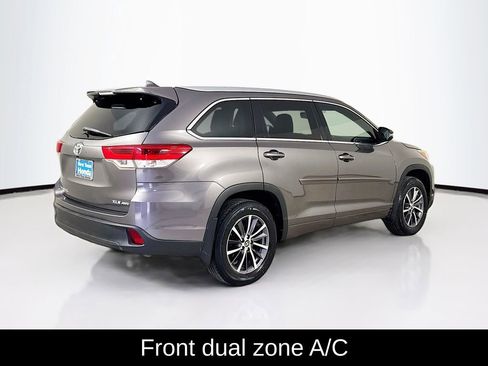 Used 2018 Toyota Highlander XLE AWD/4WD image 7