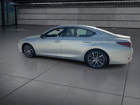 Used 2025 Lexus ES 350 w/ Premium Package FWD image 6