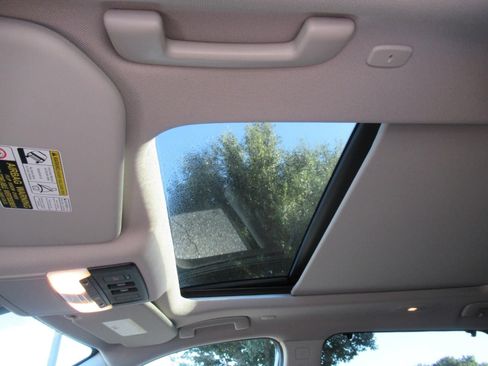 Used 2022 Nissan Rogue SL w/ SL Premium Package FWD image 19