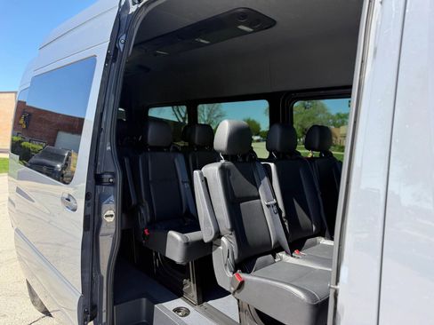 Used 2022 Mercedes-Benz Sprinter 2500 image 13