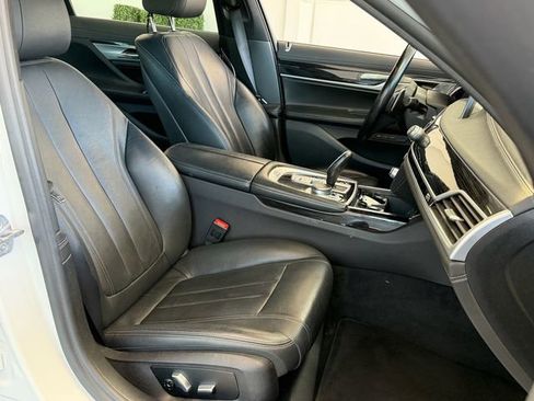 Used 2019 BMW 740i w/ M Sport Package RWD image 14