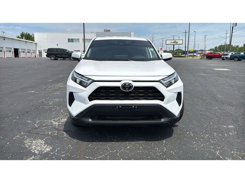 Used 2025 Toyota RAV4 LE AWD/4WD image 2