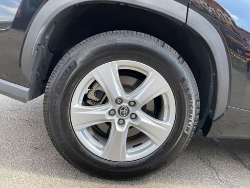 Certified 2023 Toyota Highlander L image 12