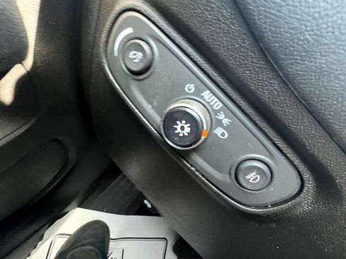 Used 2020 Chevrolet Equinox LT w/ Driver Convenience Package image 22