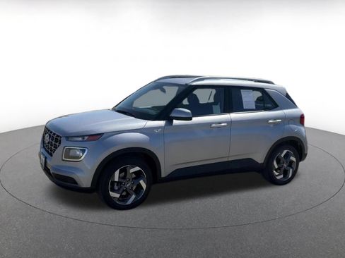 Used 2025 Hyundai Venue SEL FWD image 8