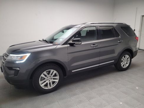 Used 2018 Ford Explorer XLT w/ Equipment Group 201A image 2