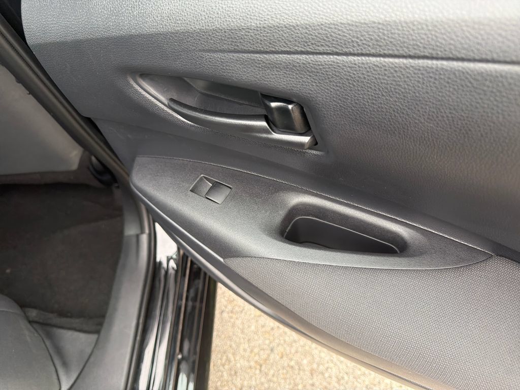 Used 2025 Toyota Corolla LE FWD image 38